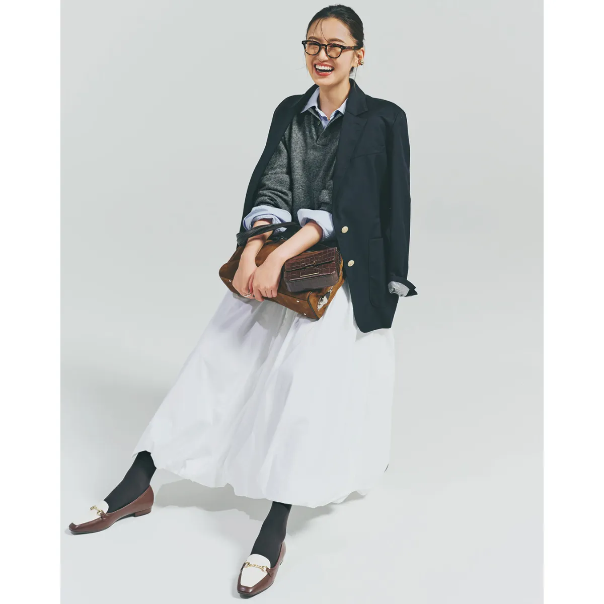 骨格ナチュラルに似合うジャケット×ニット×シャツ×スカートの松山莉奈さん