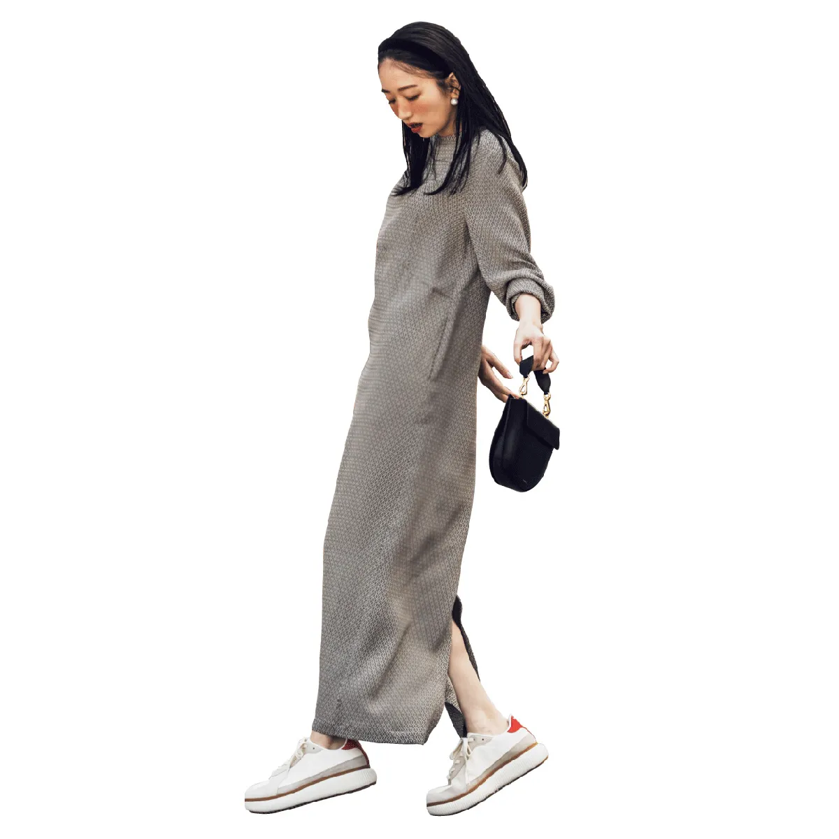 骨格ナチュラルに似合うロング丈ワンピ×スニーカーの鹿沼憂妃さん