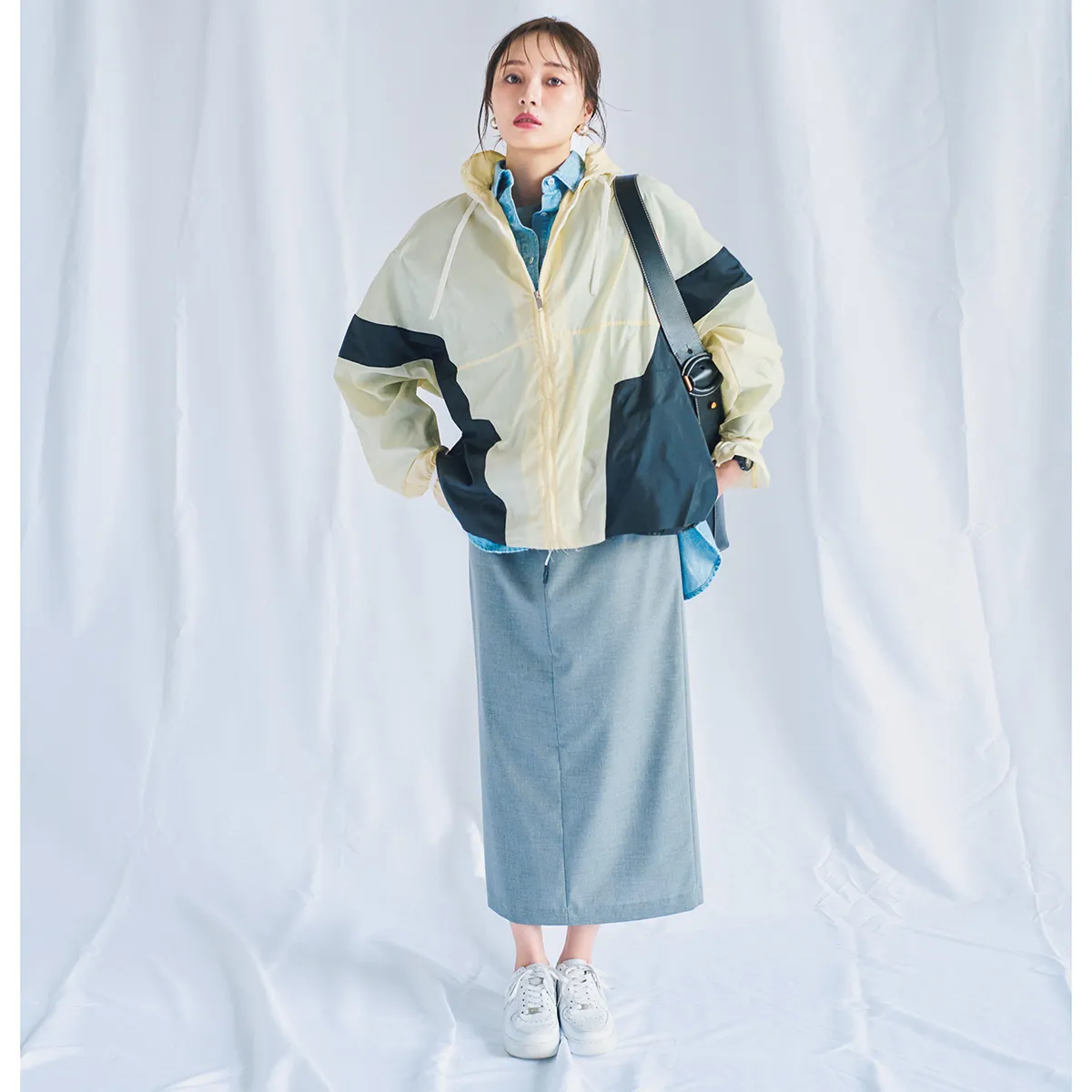 骨格ナチュラルに似合うIラインスカート×ブルゾンの梅澤美波さん