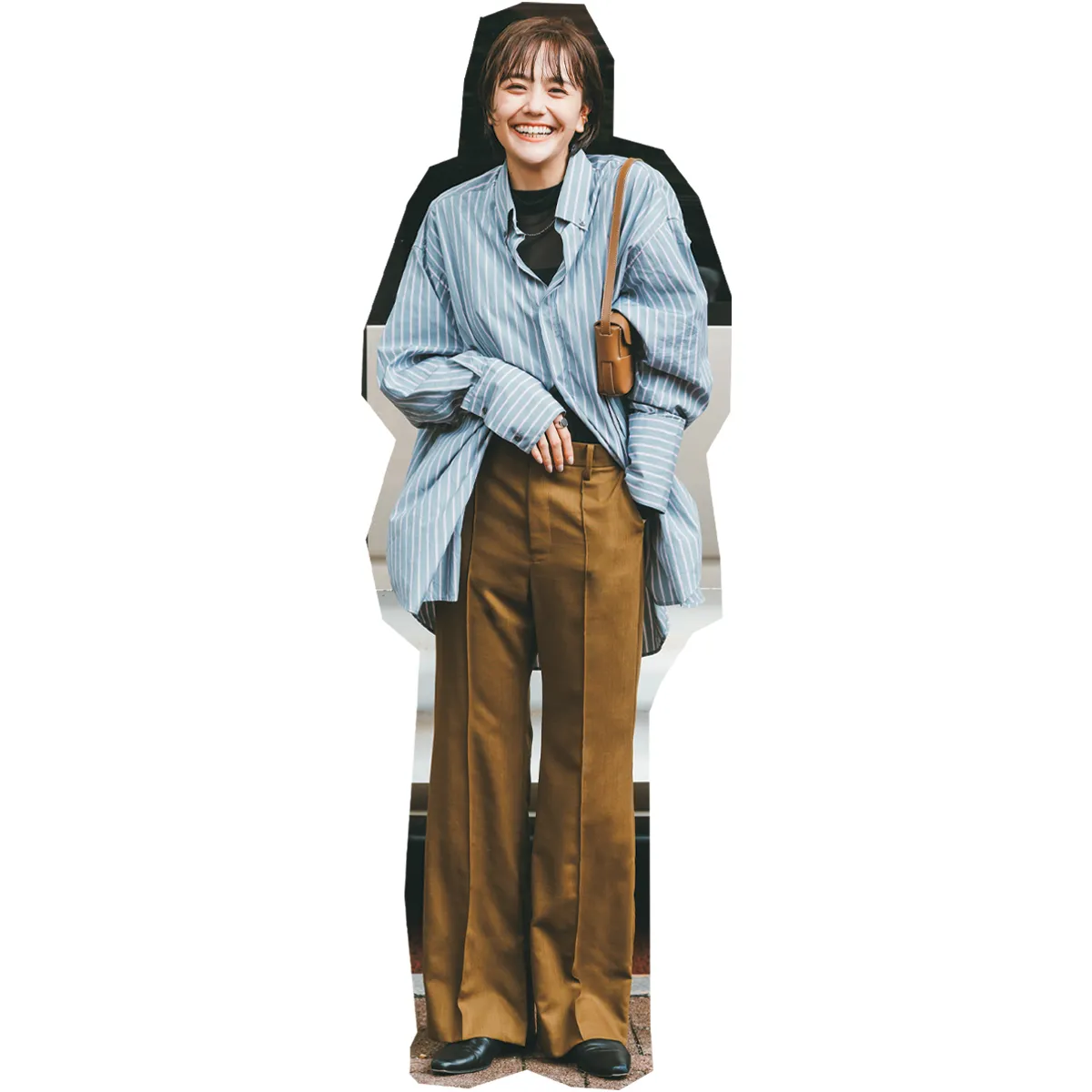 骨格ナチュラルに似合うオーバーサイズンのストライプシャツ×パンツの松井愛莉さん