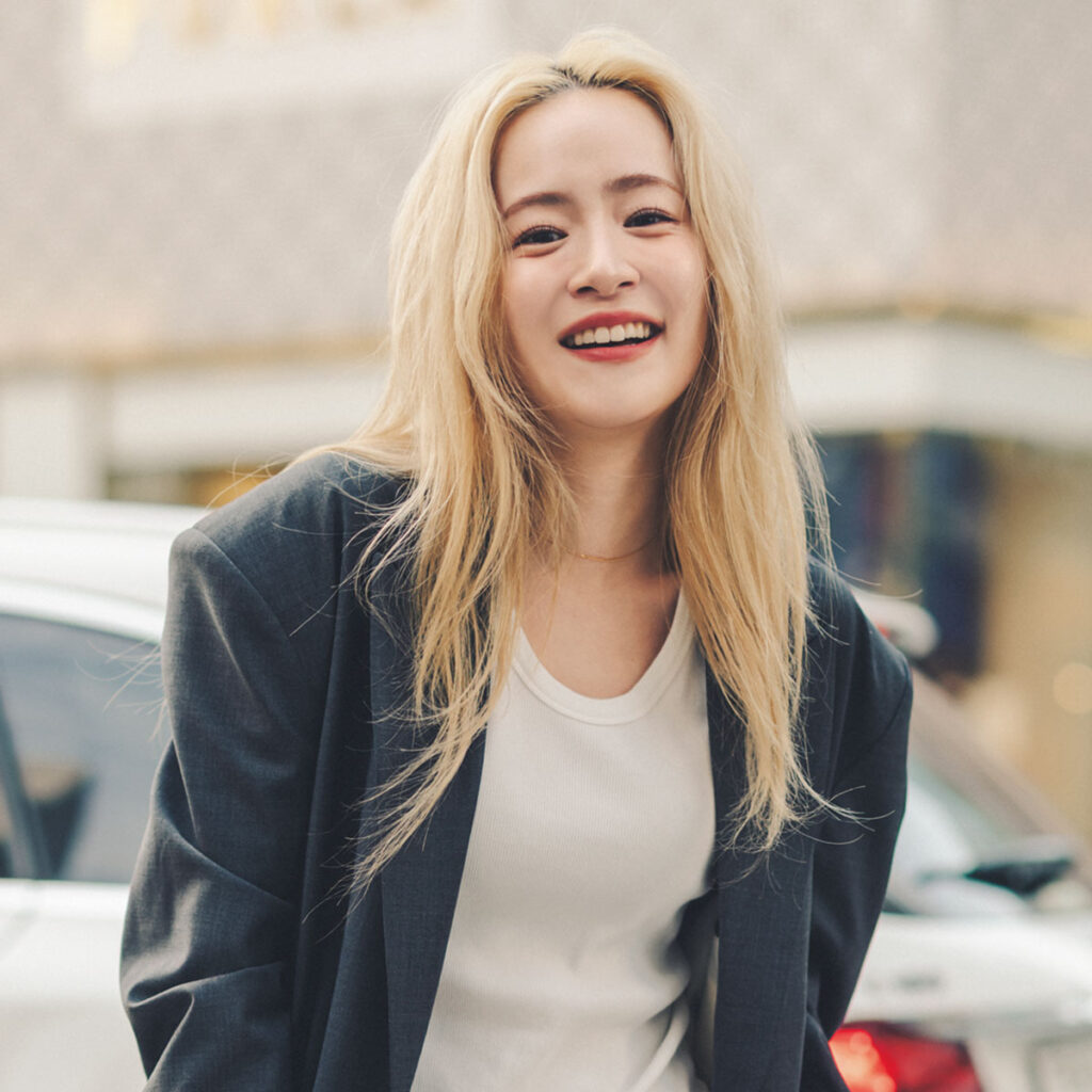 ジャケットとデニムミニのコーデ