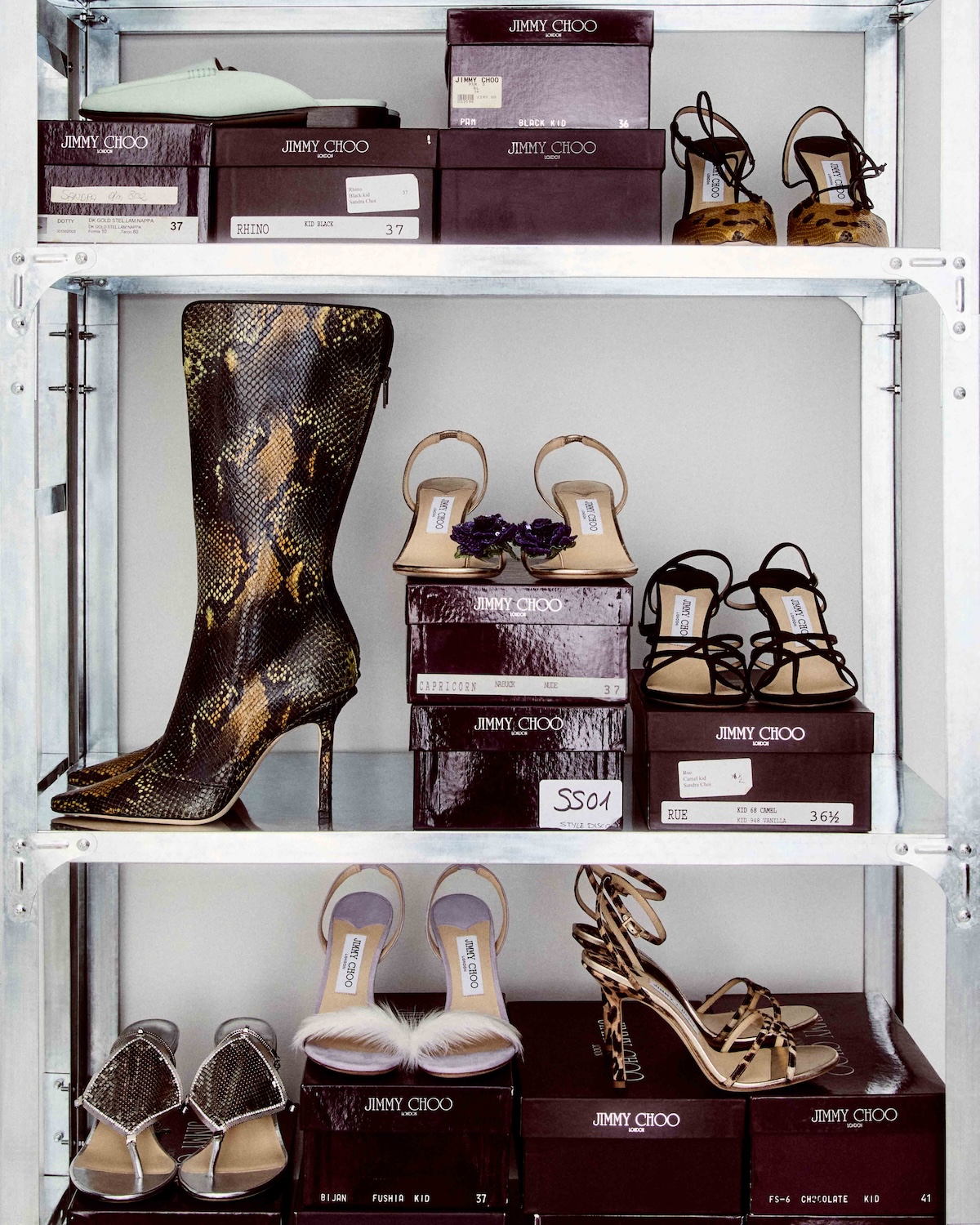復刻コレクション☆Jimmy Choo アイコニックシューズ 雑誌掲載 ジミー チュウ】歴代のシューズが復刻！伝説のドラマ「SATC」に
