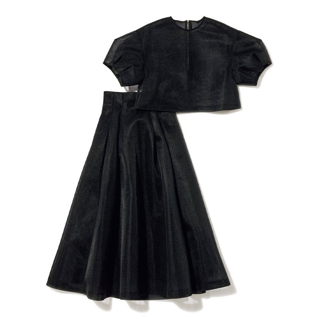 メッシュ素材の黒セットアップ