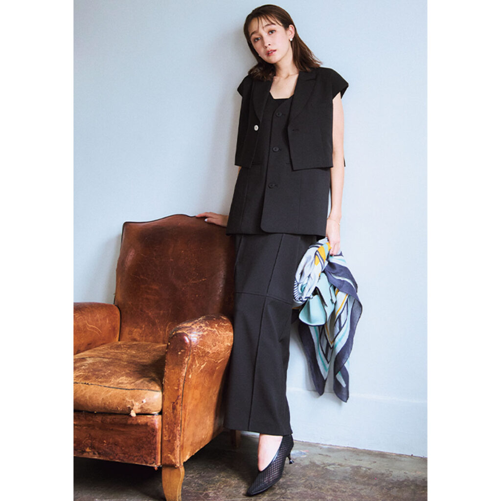 レイヤード仕様のベストと切り替えデザインのスカートのセットアップコーデ,お呼ばれコーデ