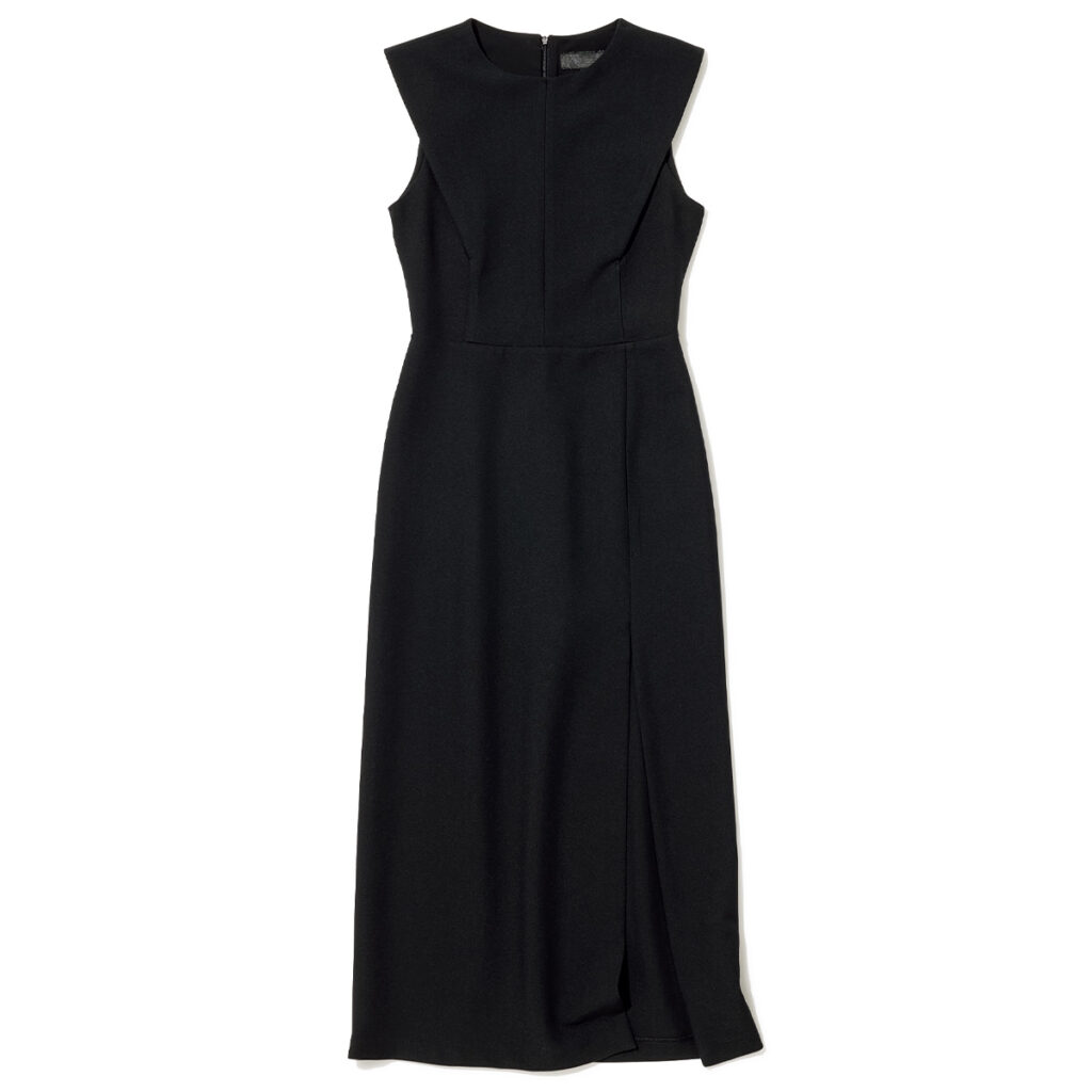 ZARAの深スリット入りIライン黒ドレス