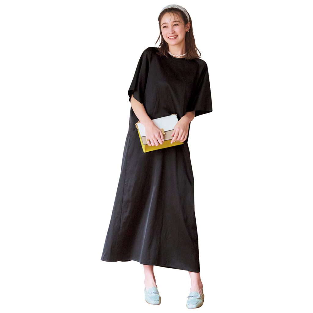 カジュアル黒ワンピのコーデ