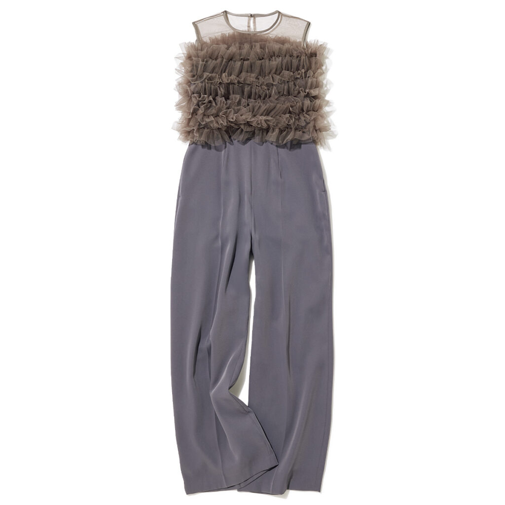 チュール素材のスヌードのパンツお呼ばれ服