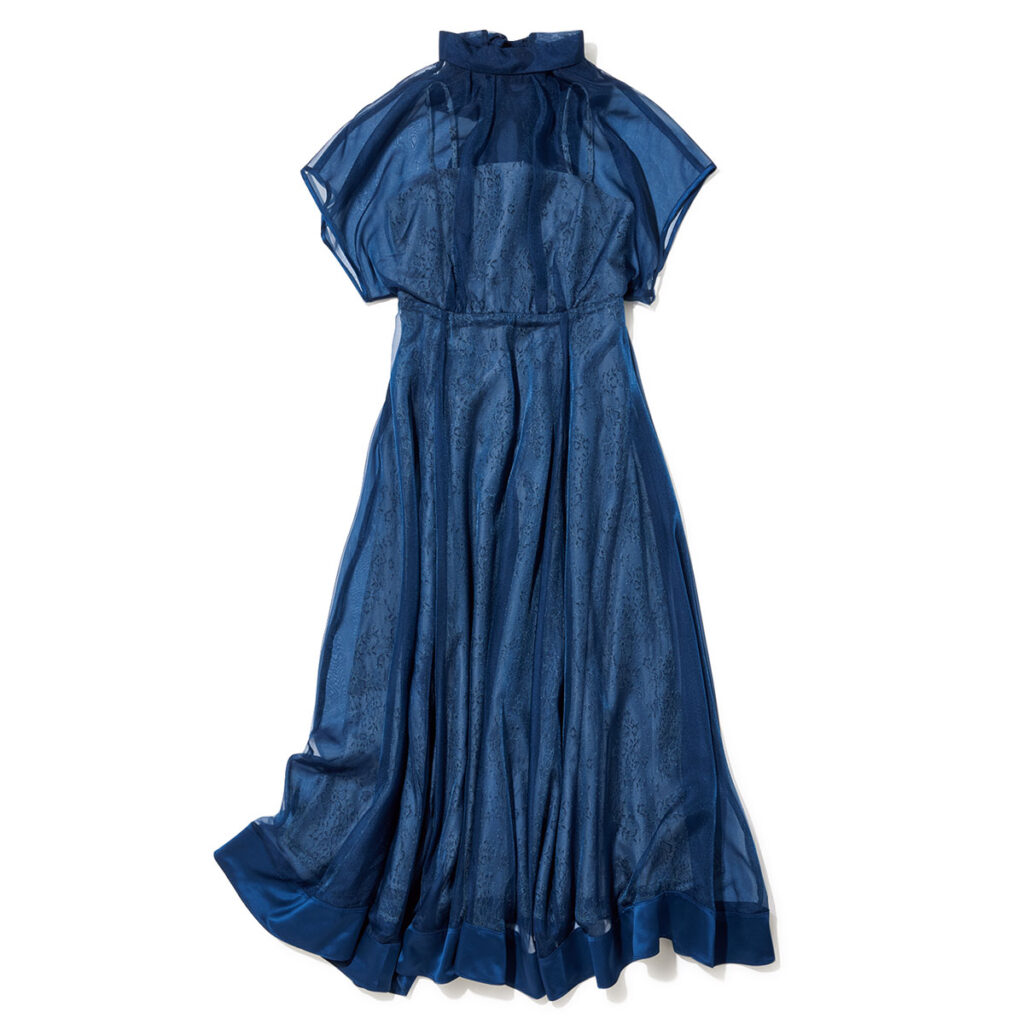 シアーなネイビーブルーのお呼ばれワンピ