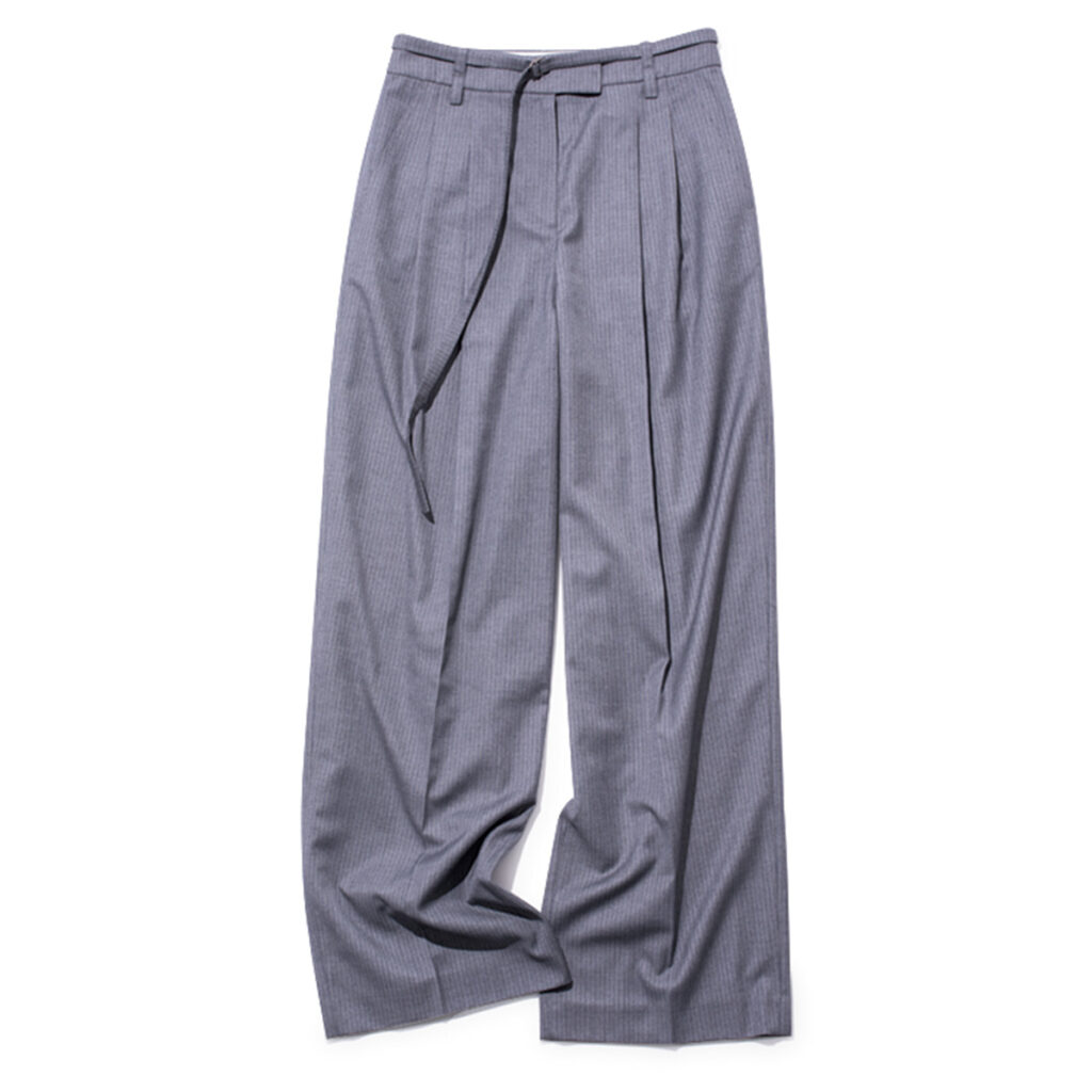 共布ベルト付きグレーパンツ