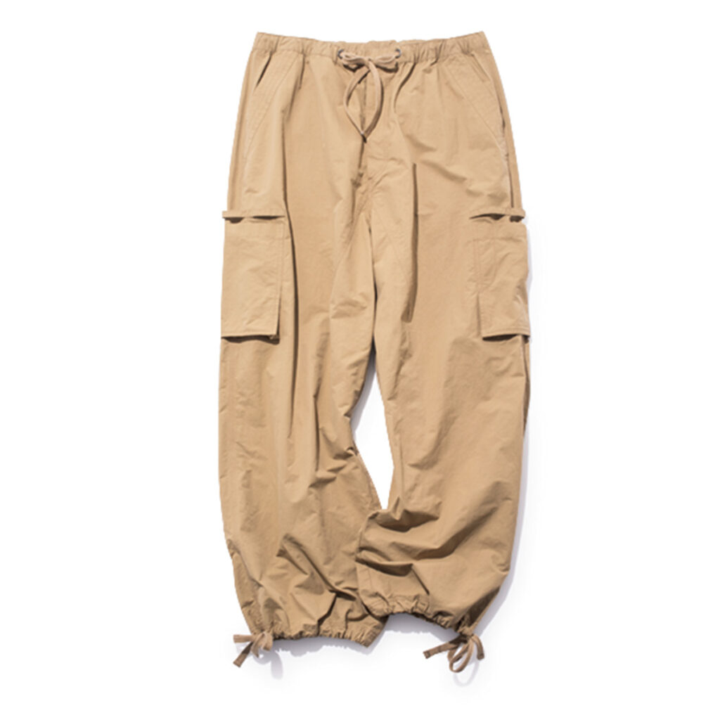 ベージュカーゴパンツ