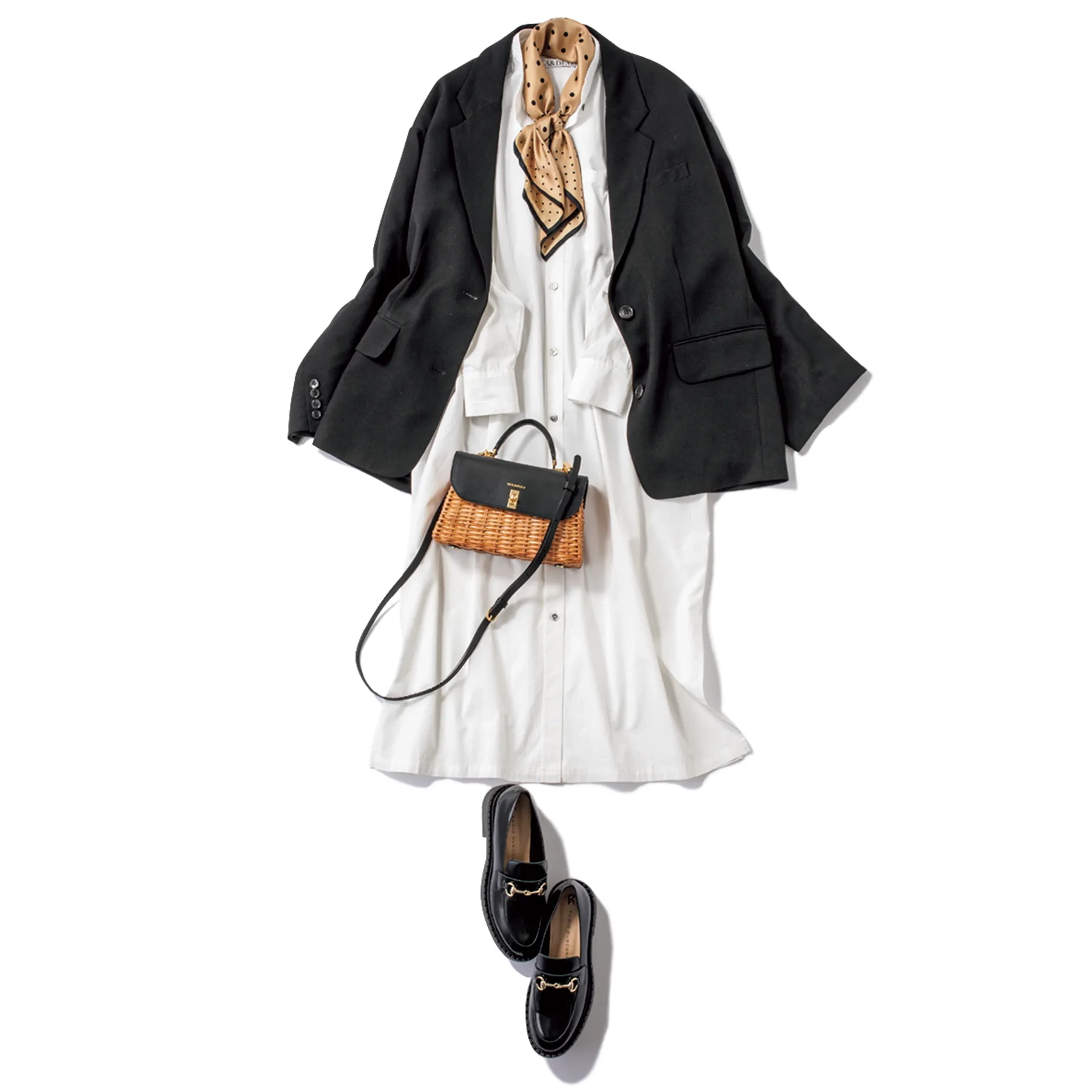 白のシャツワンピース、ジャケット、スカーフ、ローファーを合わせたコーデ