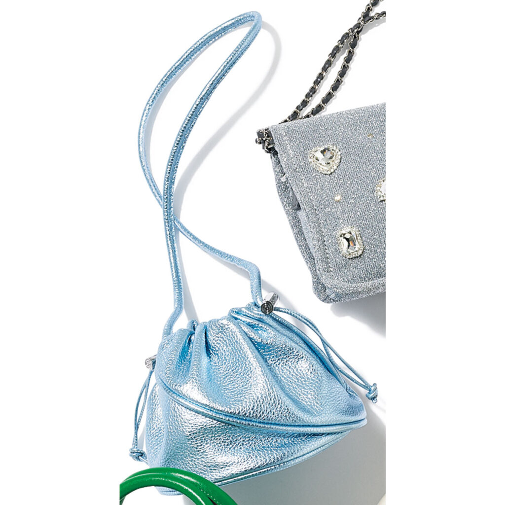 ブルーのお呼ばれバッグ