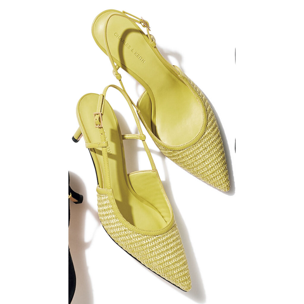 イエローパンプス