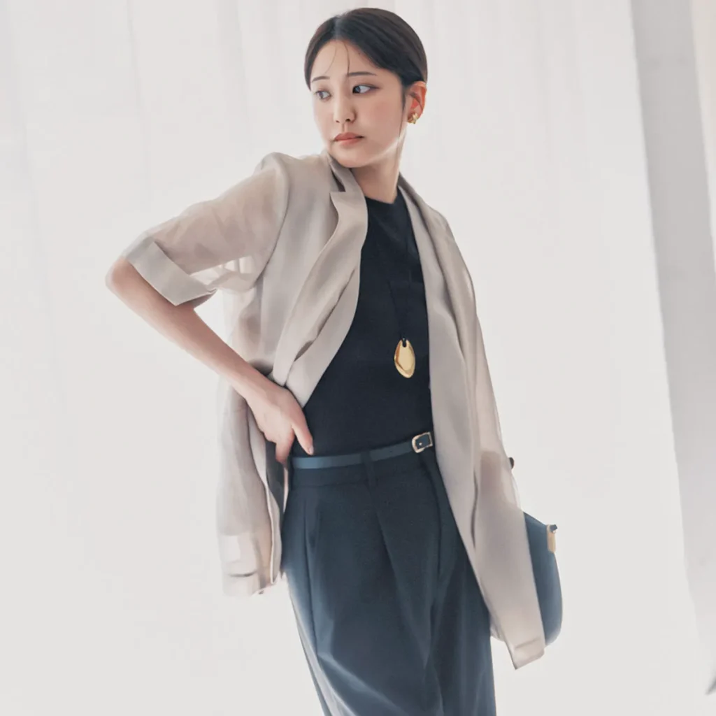 ユニクロのタックワイドパンツコーデ