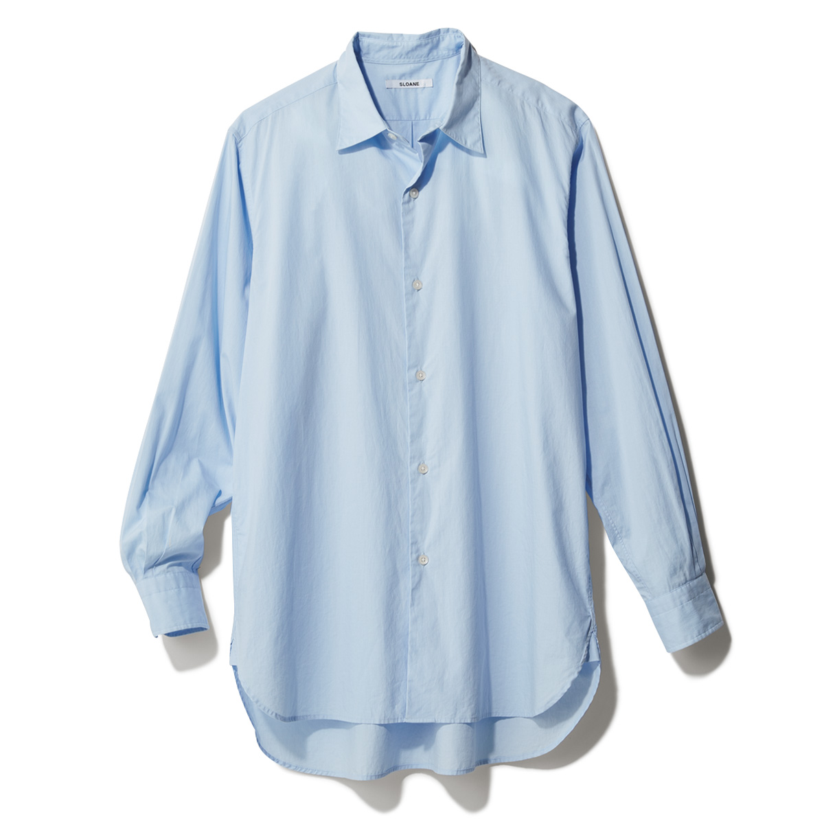 前後アシンメトリーデザインのブルーシャツ