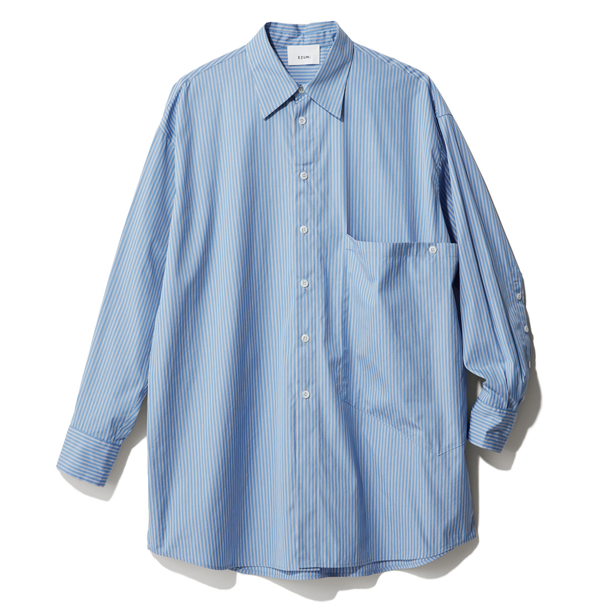 ビッグポケットのユニセックスブルーシャツ