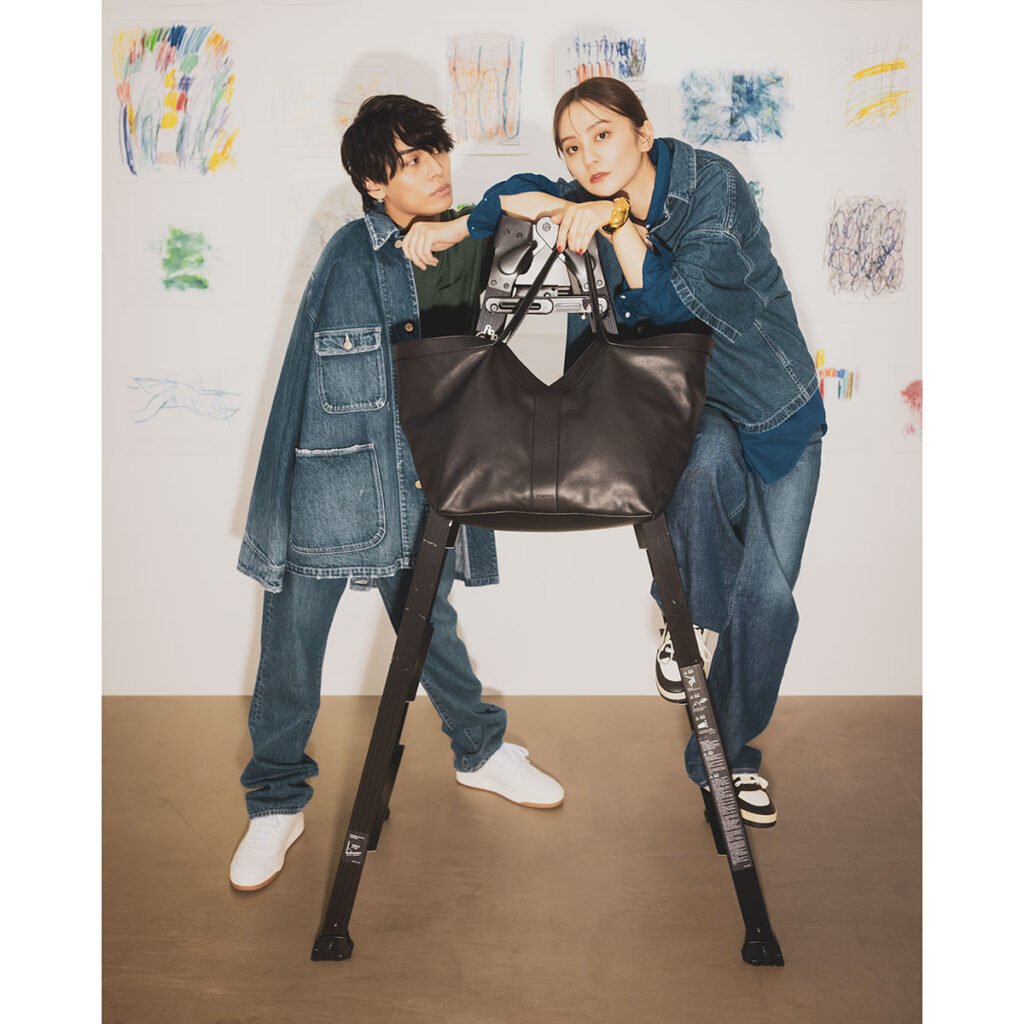 デニムのリンクコーデ,SAINT LAURENTのYトート