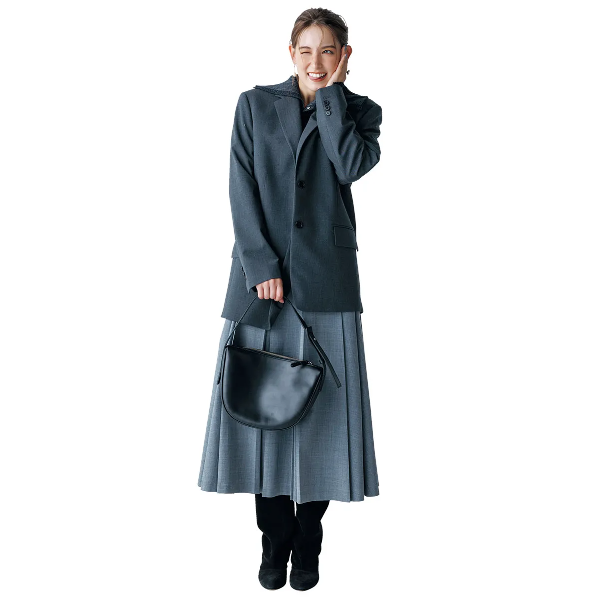 ジャケット×グレーのプリーツスカートのおすすめコーデ