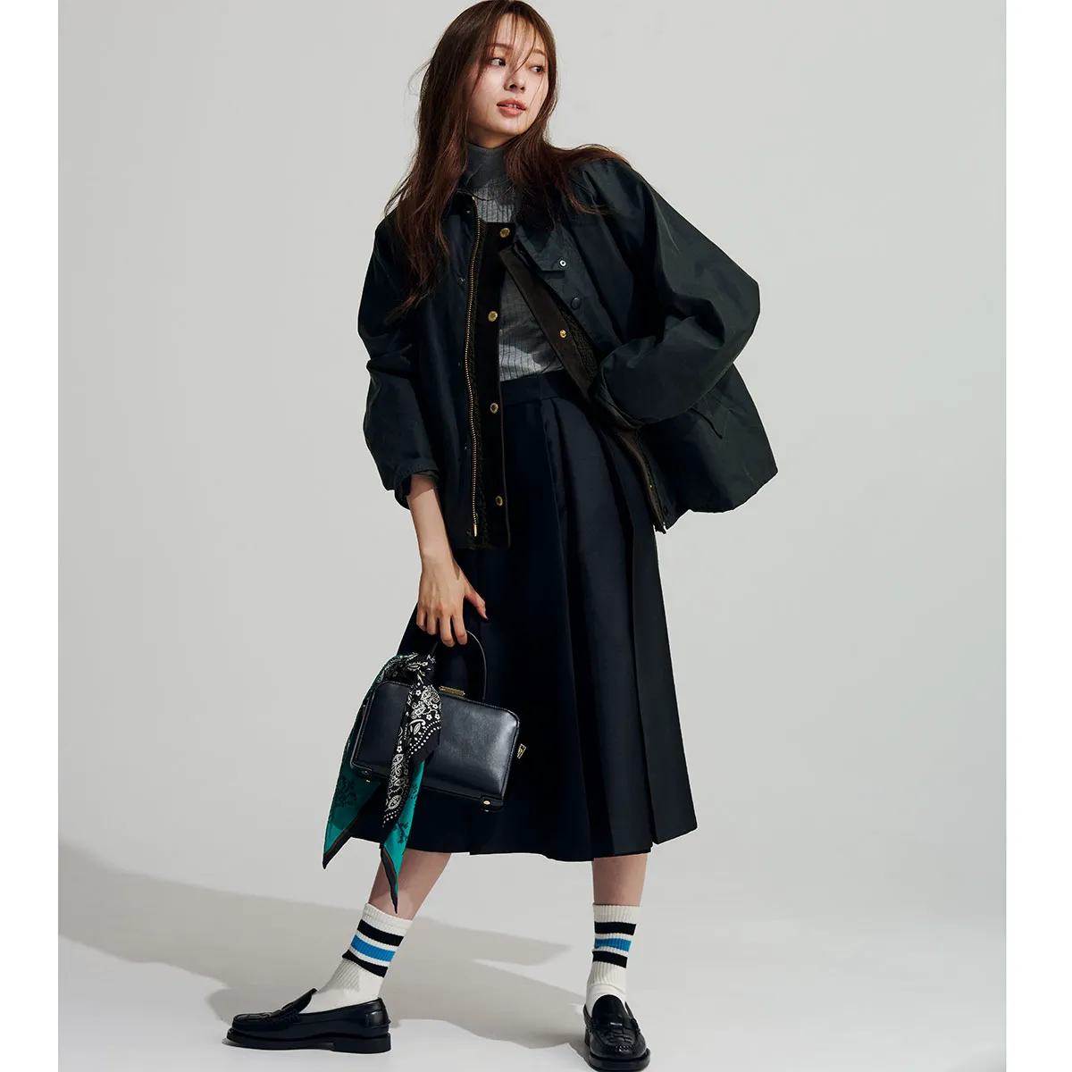 アウター×ニット×プリーツスカートのおすすめコーデ