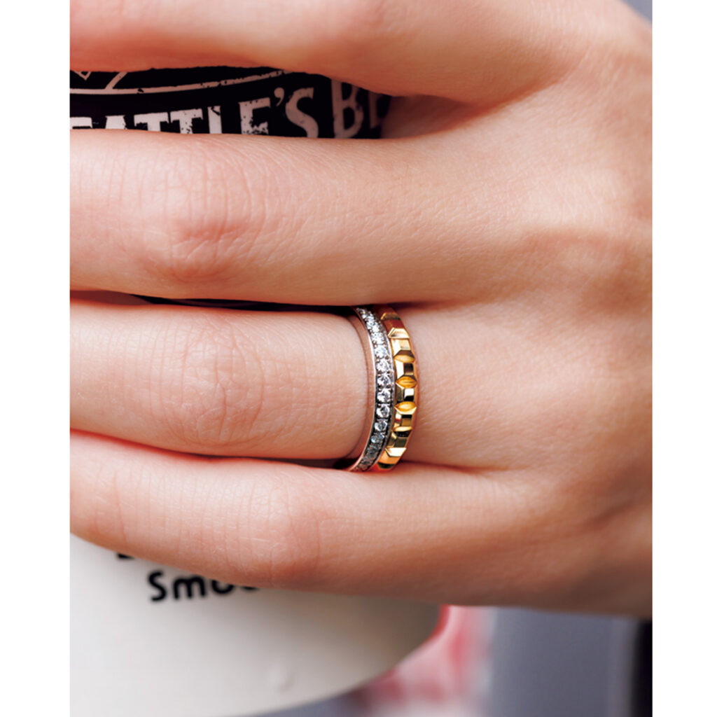 ブシュロン キャトル クル ド パリとビーラブド リング ハーフパヴェをスタッキング