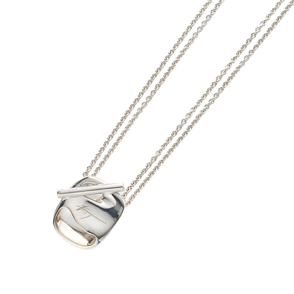 フェラガモのシルバーネックレス