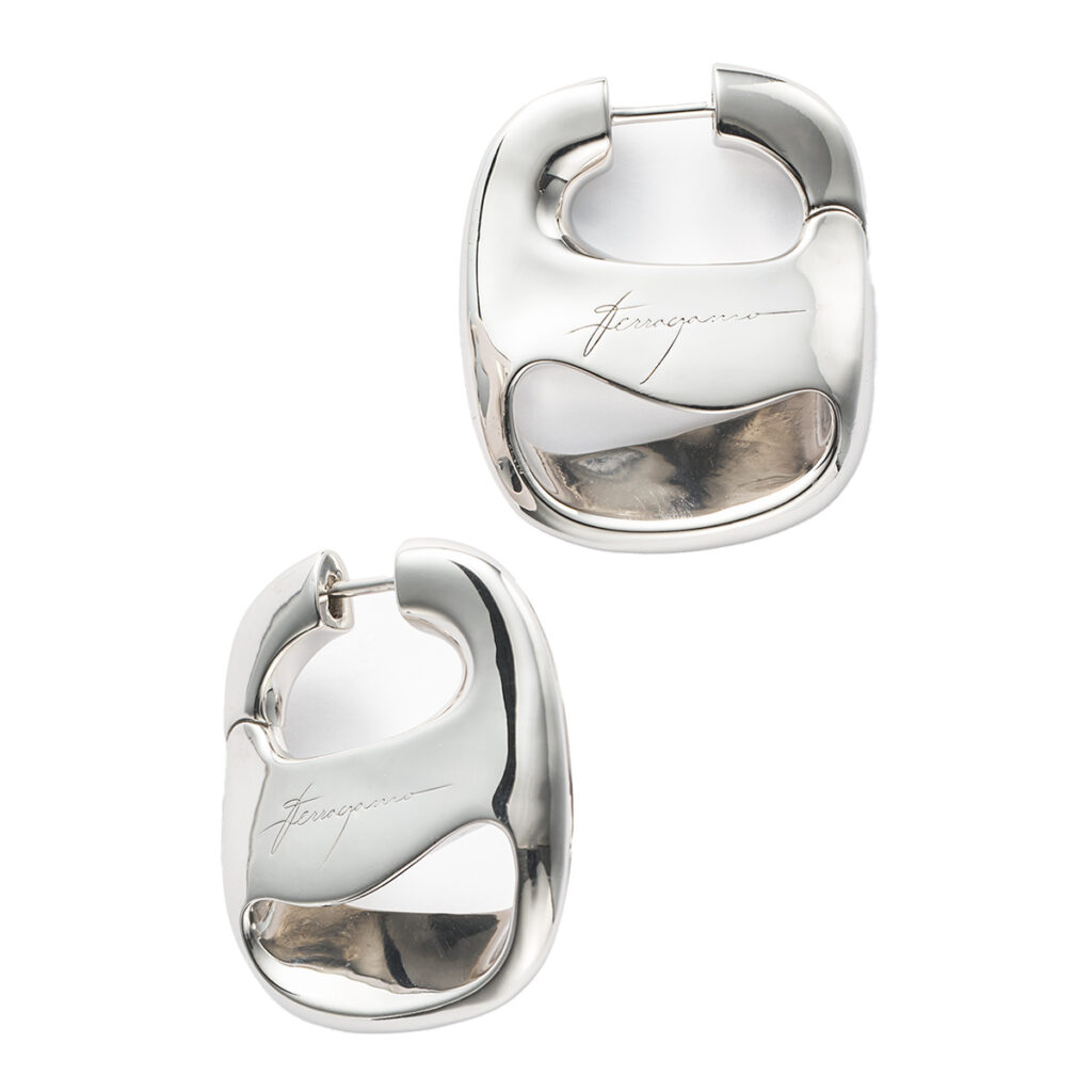 フェラガモのシルバープレートピアス