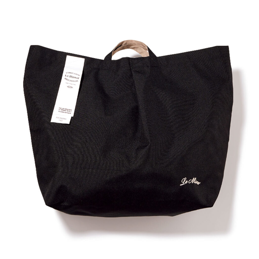 フレンチシックな大きめ黒トート