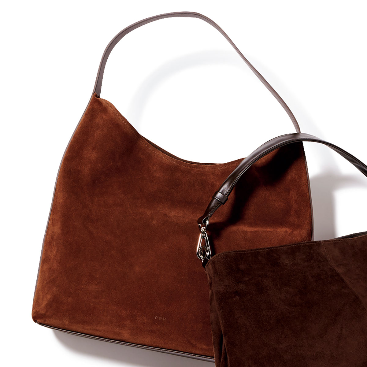 スエード素材のシンプルバッグ