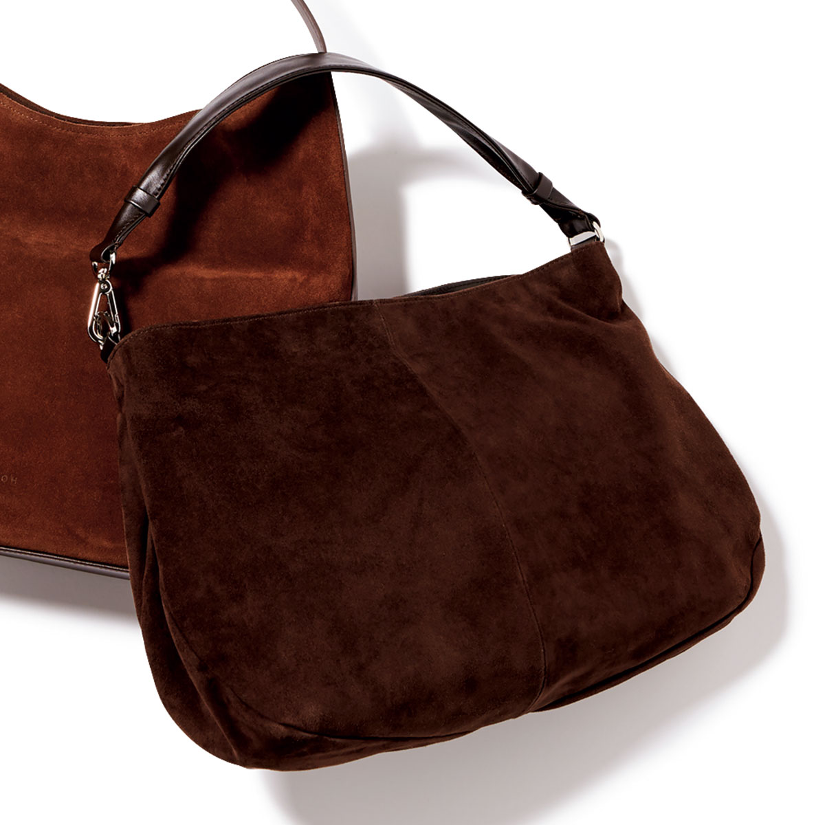 スエード素材のブラウンバッグ