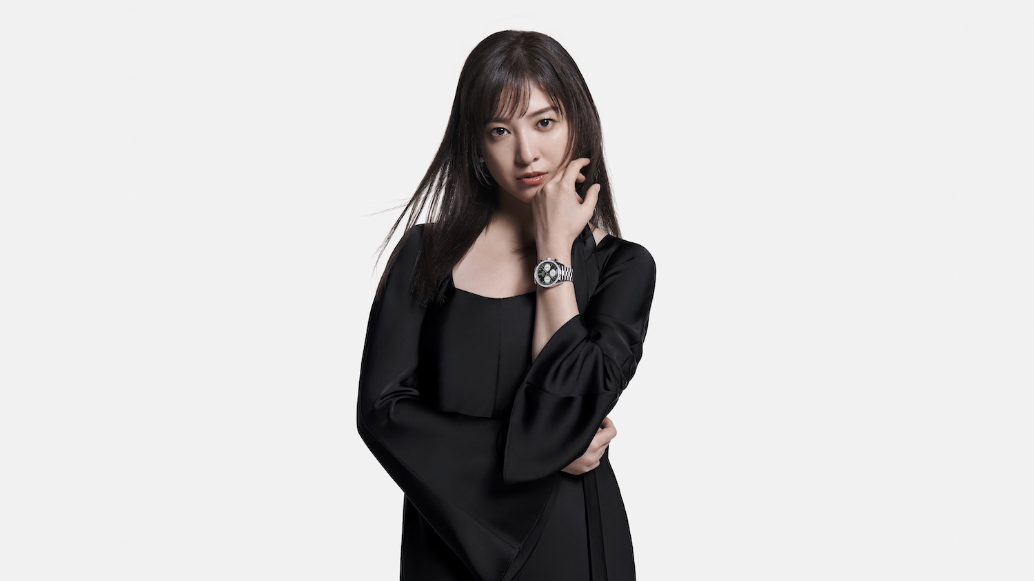 女優・吉高由里子が「オメガ」ファミリーに！30代にふさわしい