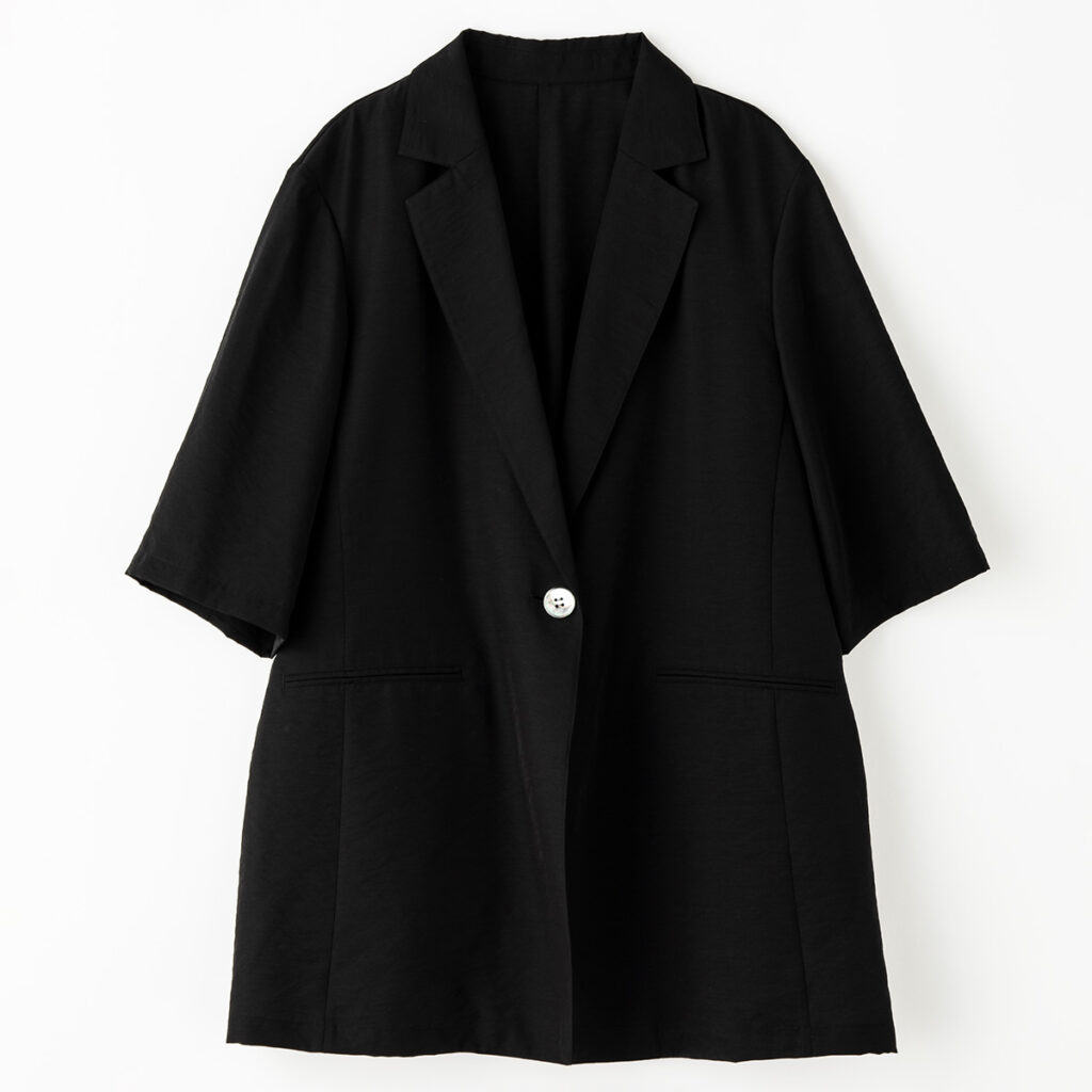 シアー素材の半袖黒ジャケット