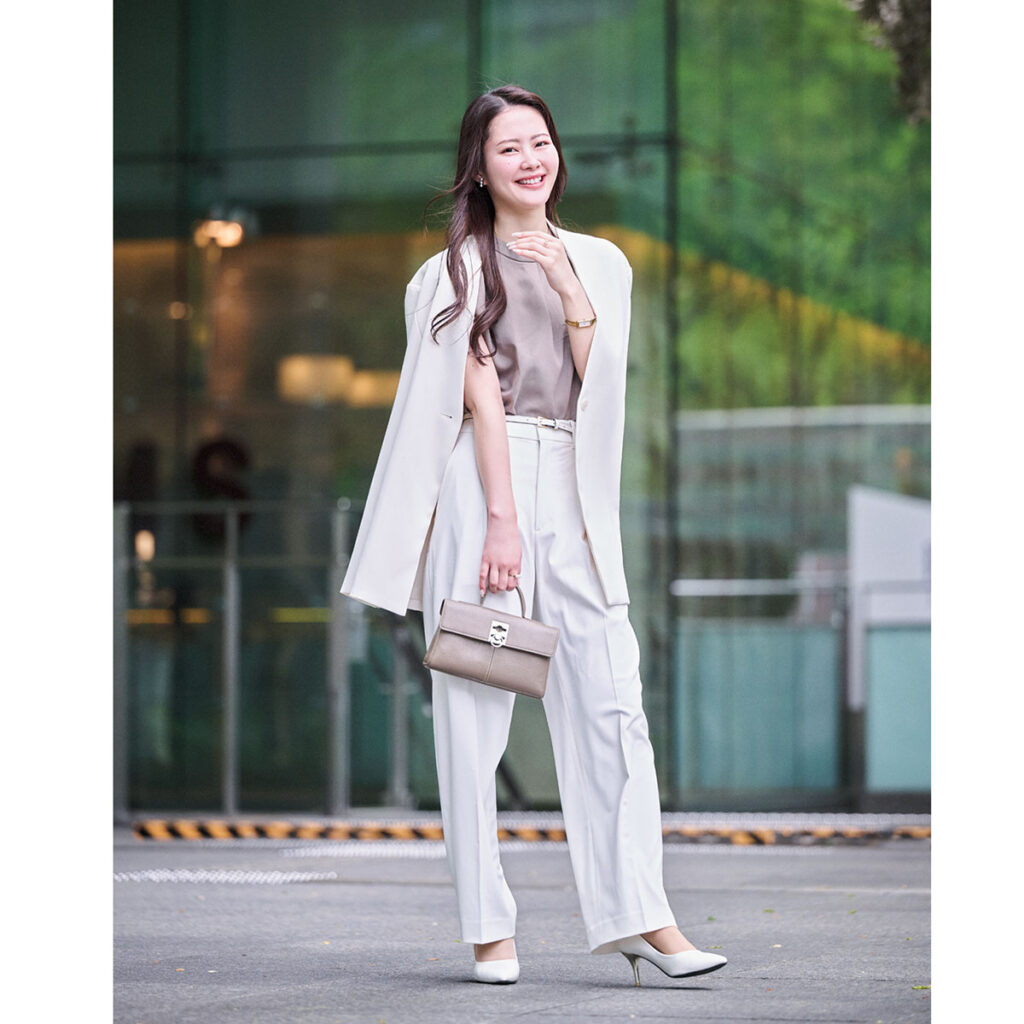 白のジャケパン通勤コーデ