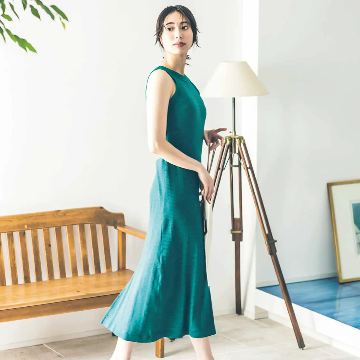 柔らかなグリーンのアメスリワンピースを使った夏におすすめのレディースコーデ