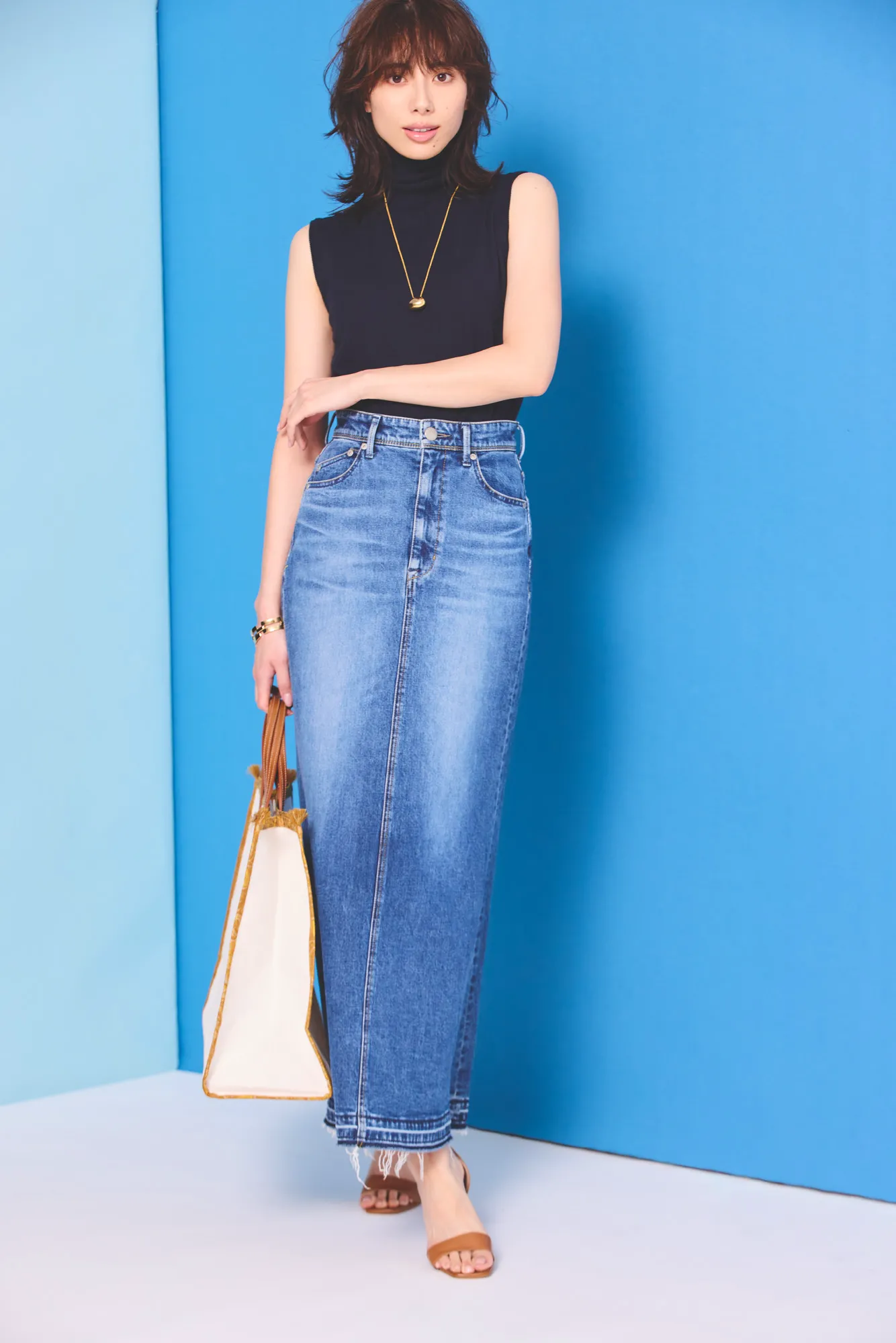 ノースリタートルにデニムスカートを合わせた夏におすすめのレディースコーデ