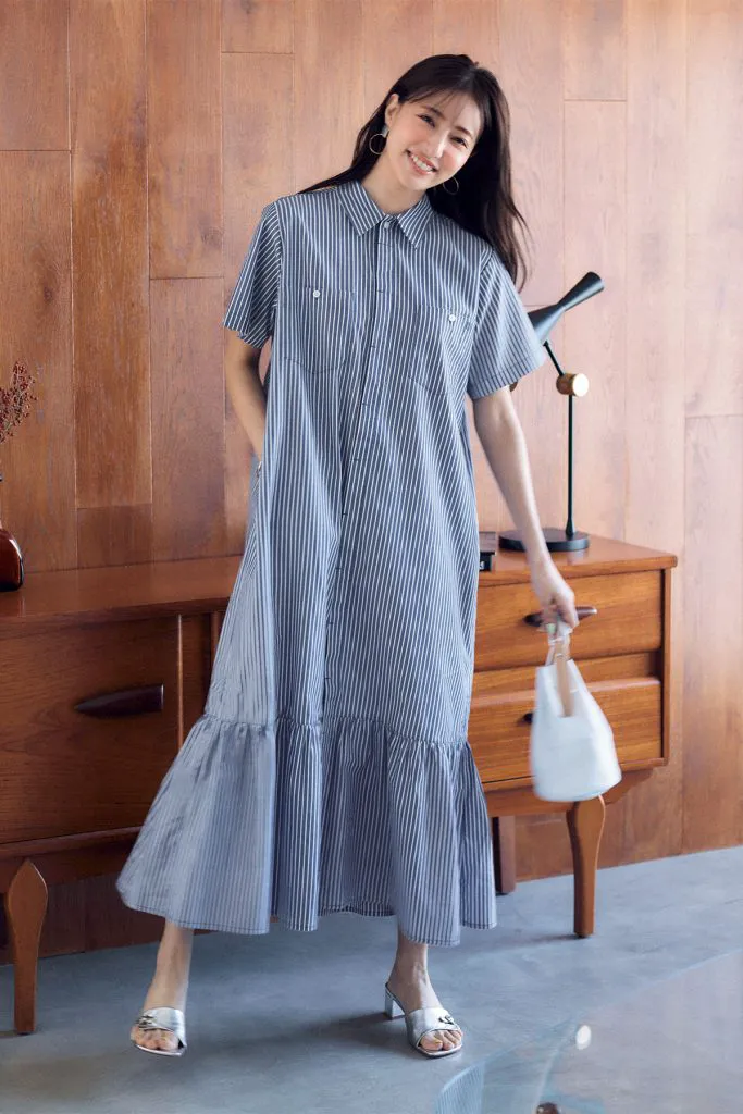 清涼感あふれるストライプシャツワンピースを合わせた夏におすすめのレディースコーデ