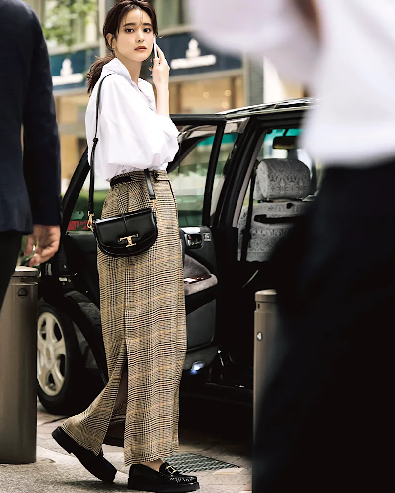 秋らしいチェック柄スカートを使った結婚挨拶におすすめな女性の服装コーデ