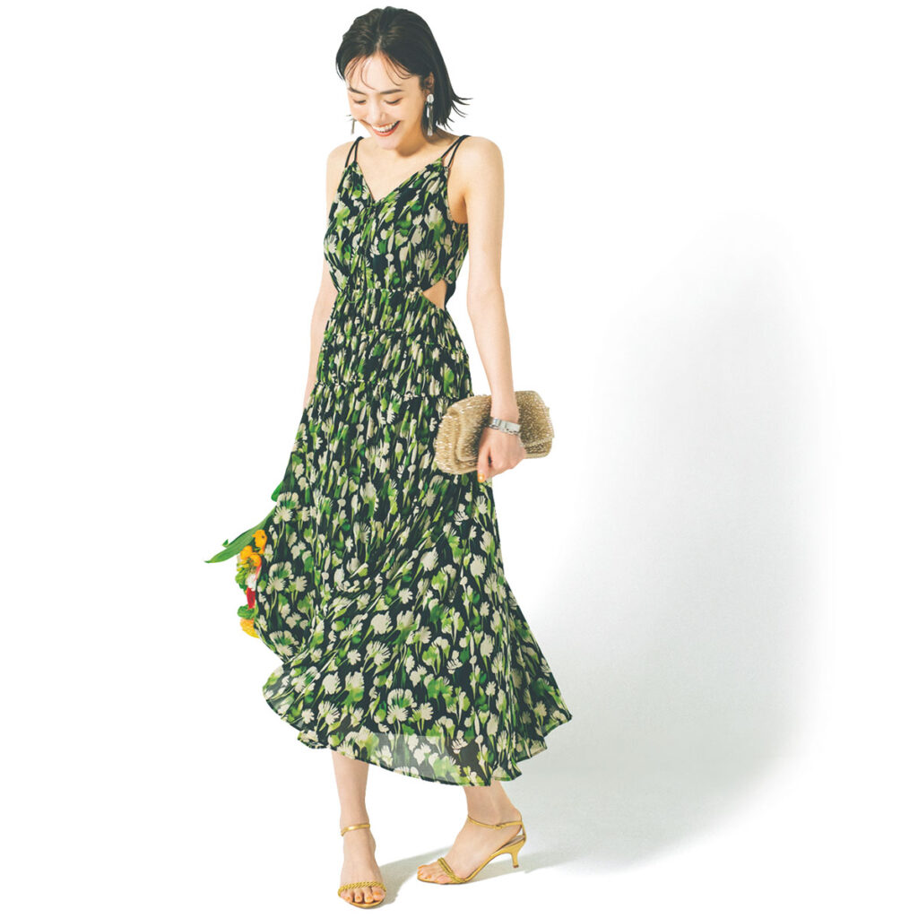 総柄ワンピースのお呼ばれコーデ