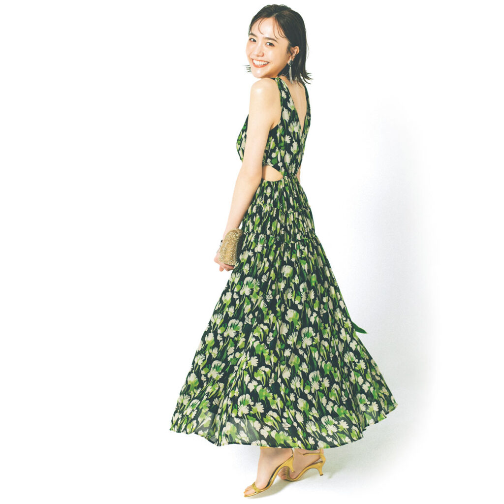 総柄ワンピースのお呼ばれコーデ