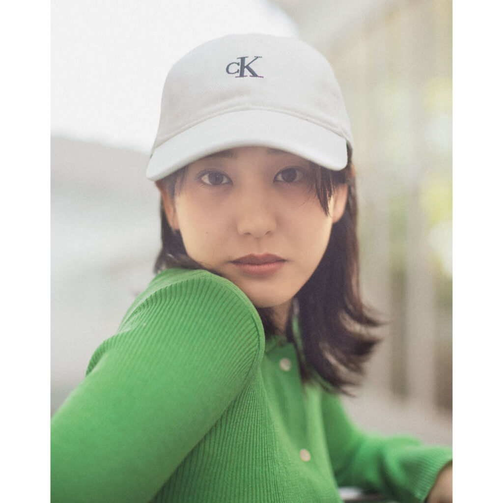 シンプルロゴのホワイトキャップ