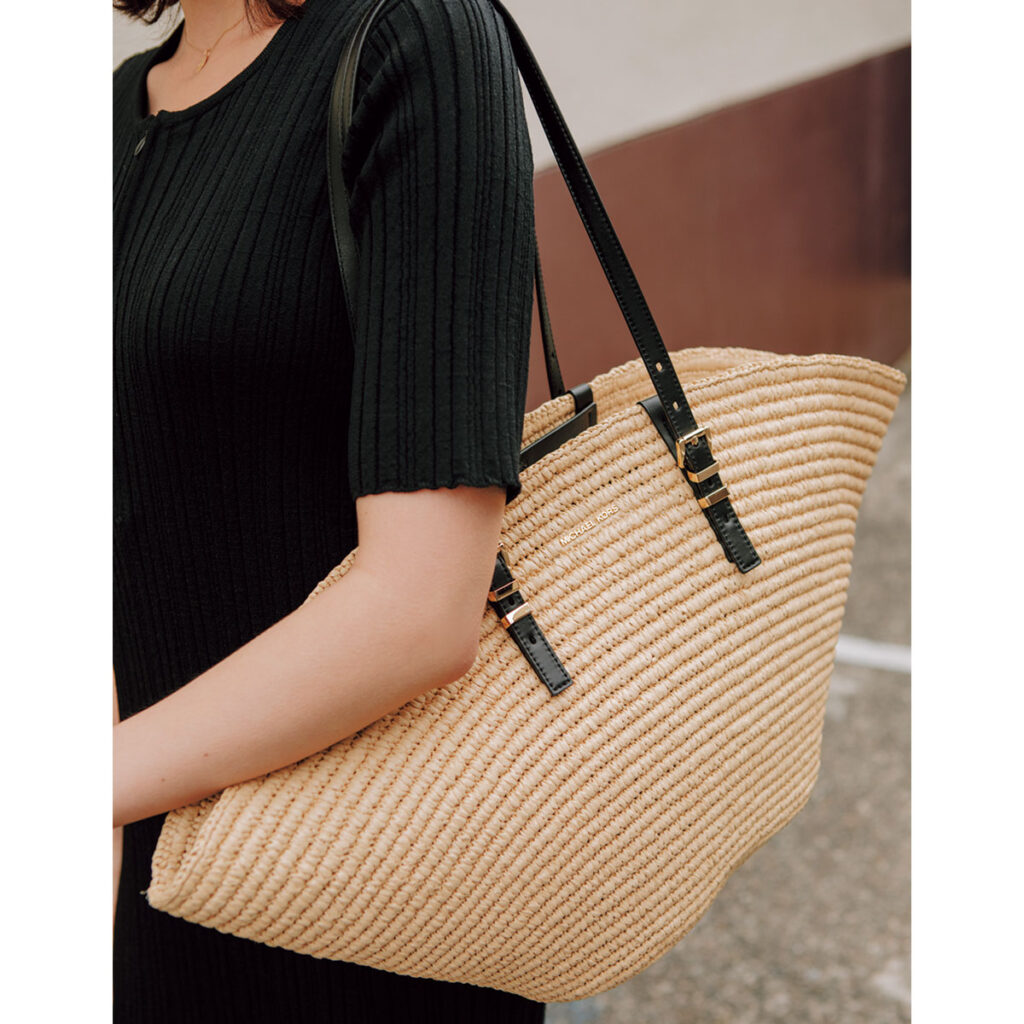 黒レザーストラップのかごバッグ