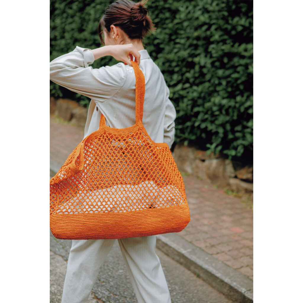 ジャケパンのセットアップにあみあみバッグのコーデ