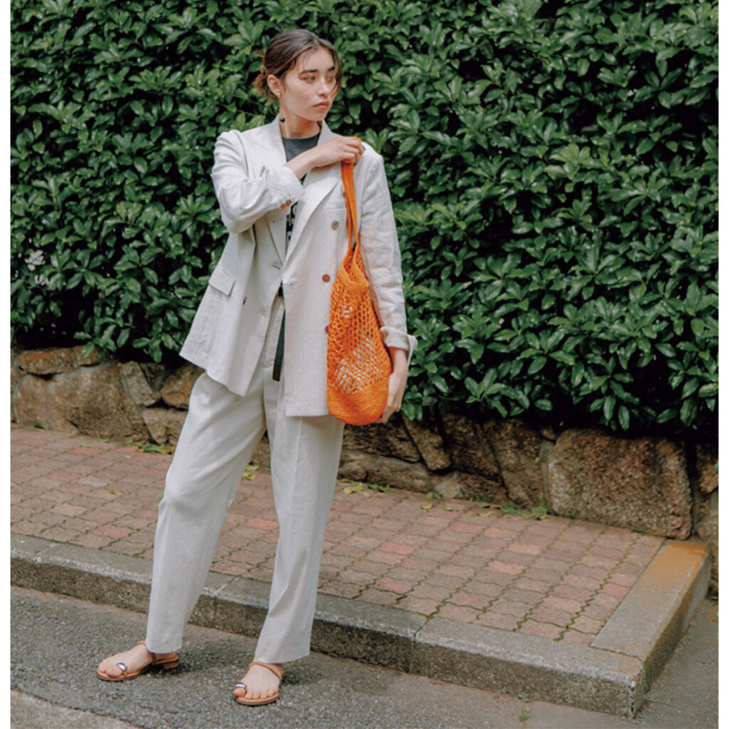 ジャケパンのセットアップにあみあみバッグのコーデ