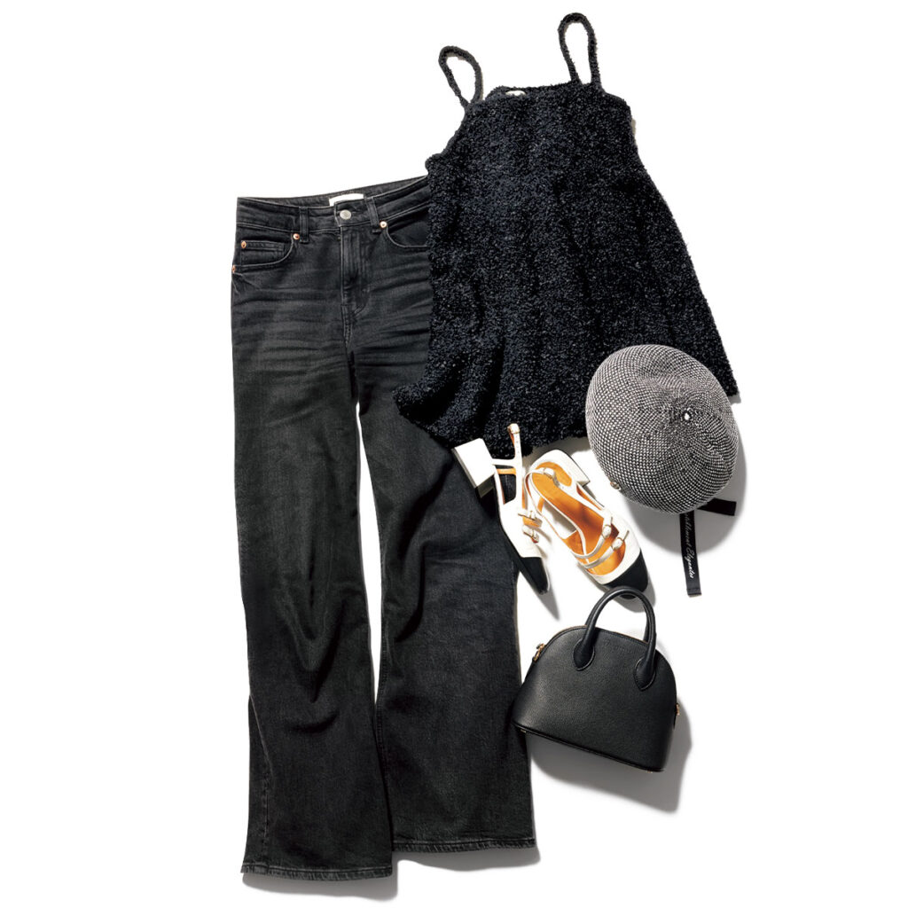 起毛素材のキャミとブラックデニム