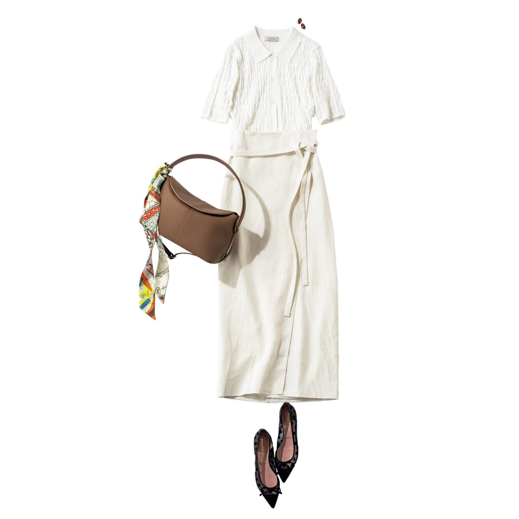 ポロニットとキレイめスカートのホワイトコーデ