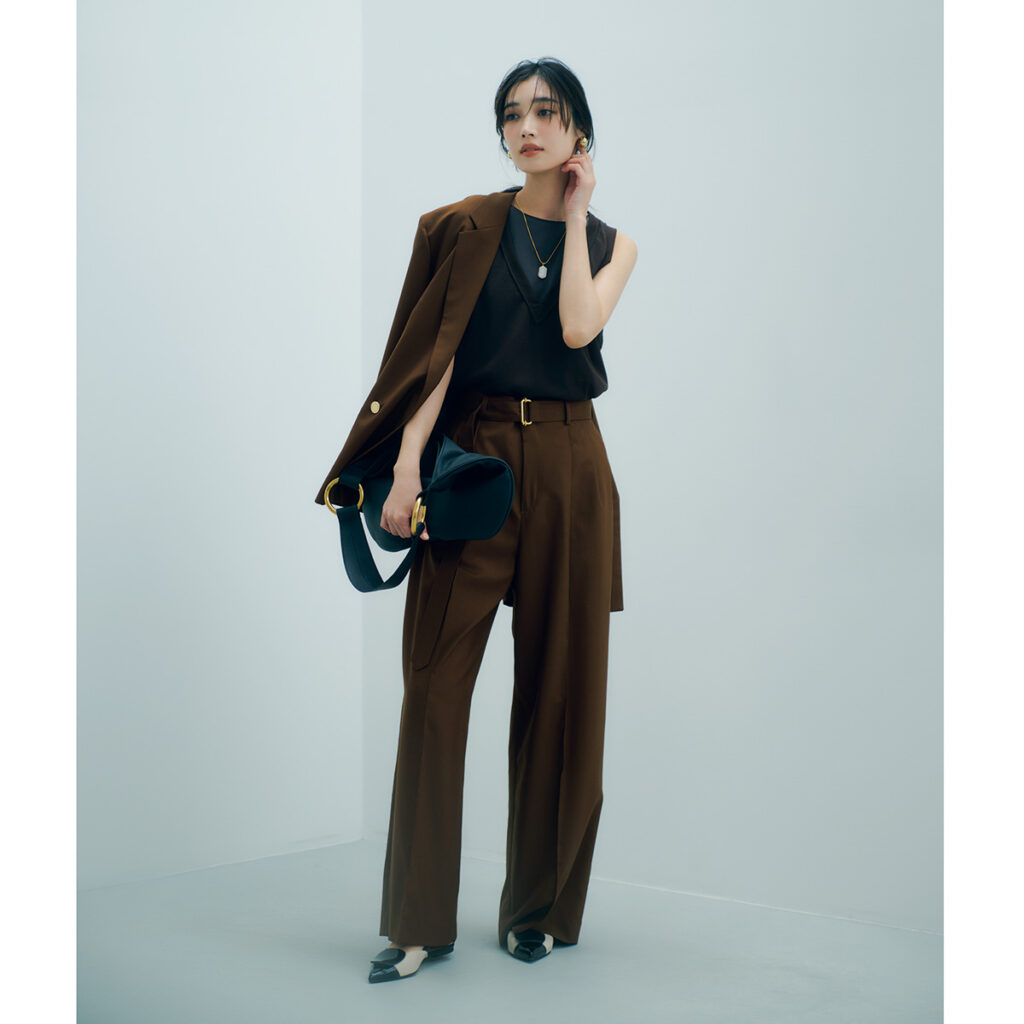 ブラウンのジャケパンセットアップのコーデ