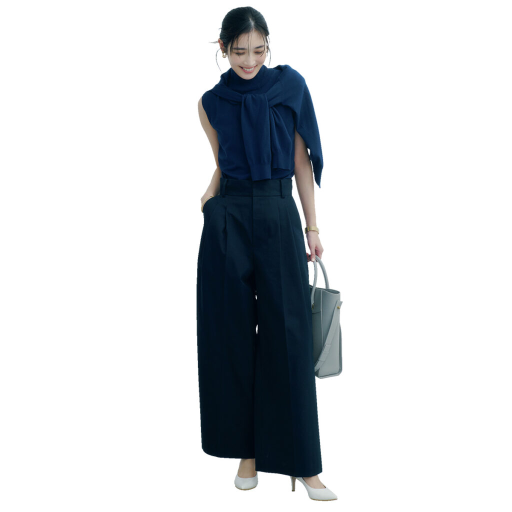ニットアンサンブルとワイドパンツのネイビーワントーンコーデ