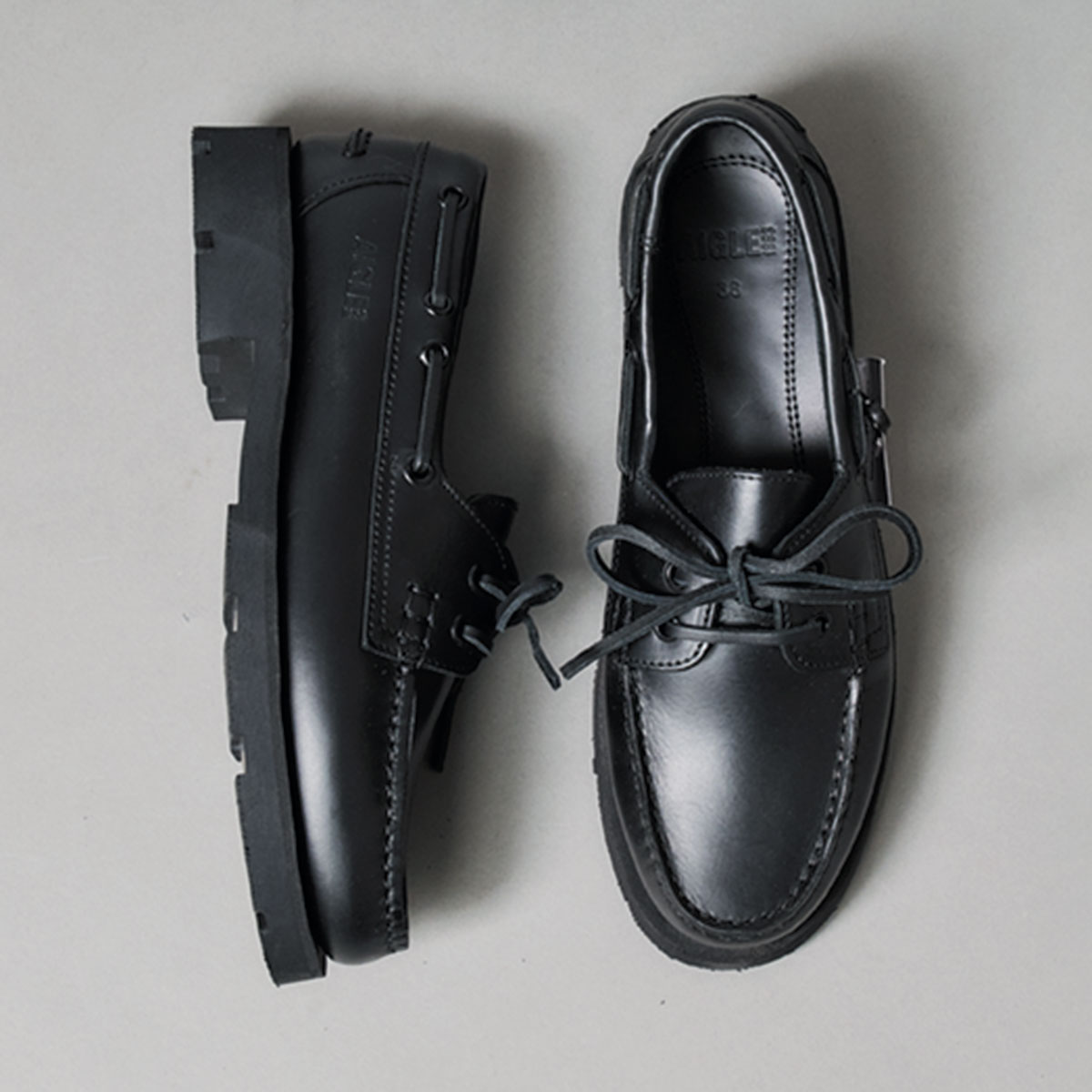 AIGLEのデッキシューズ