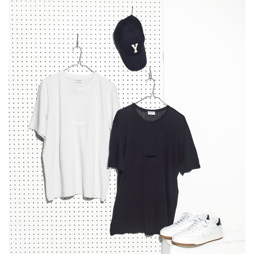 サンローランの控えめロゴTシャツ