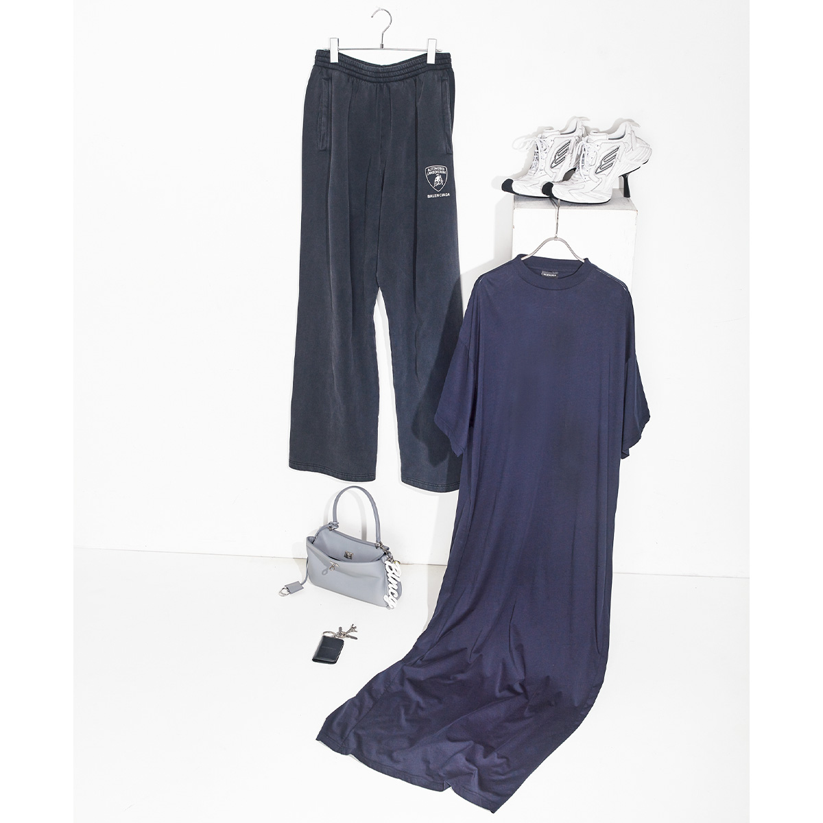 バレンシアガのベーシック服