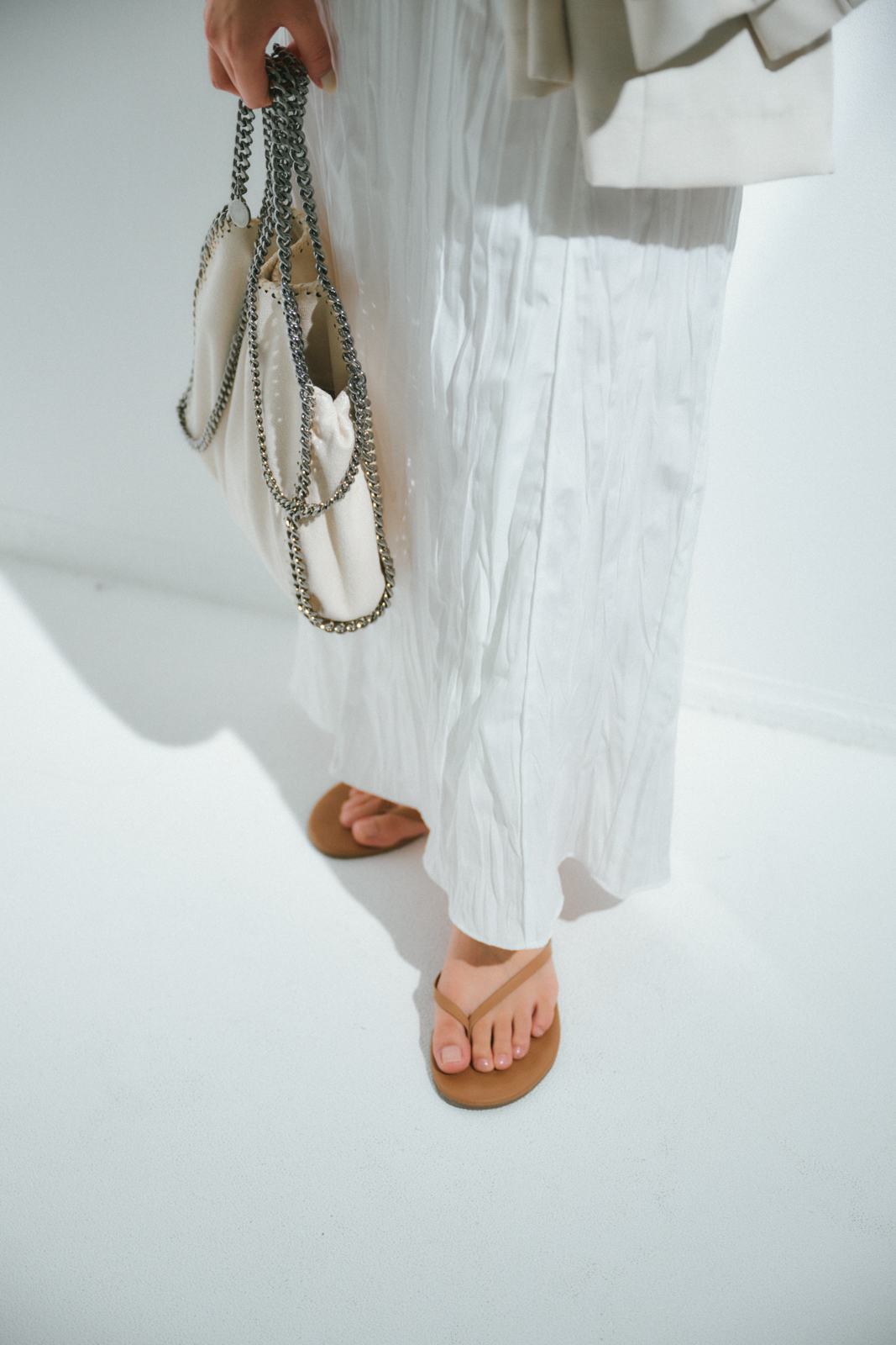 【抜け感コーデもお洒落に♪】CHANEL × ビーチサンダル GettyImages-2158498545.jpg